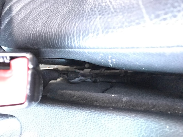 coté droit siège conducteur
