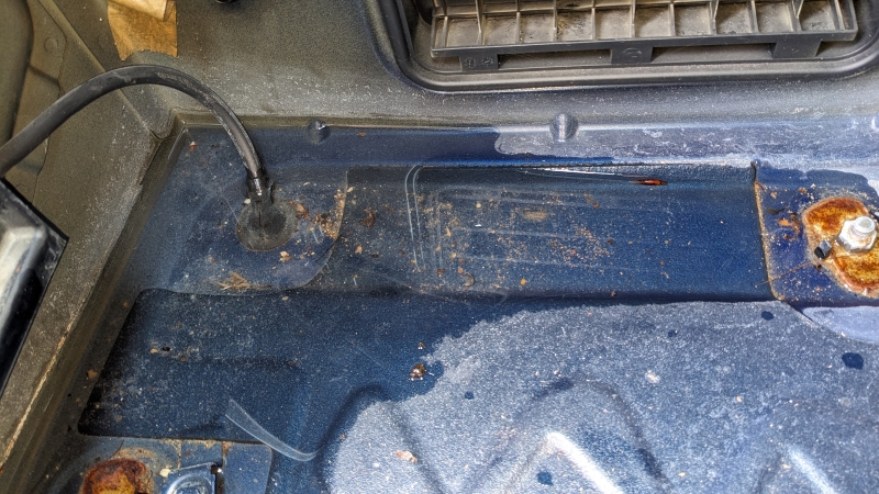 Eau dans le logement de l'ampli.jpg